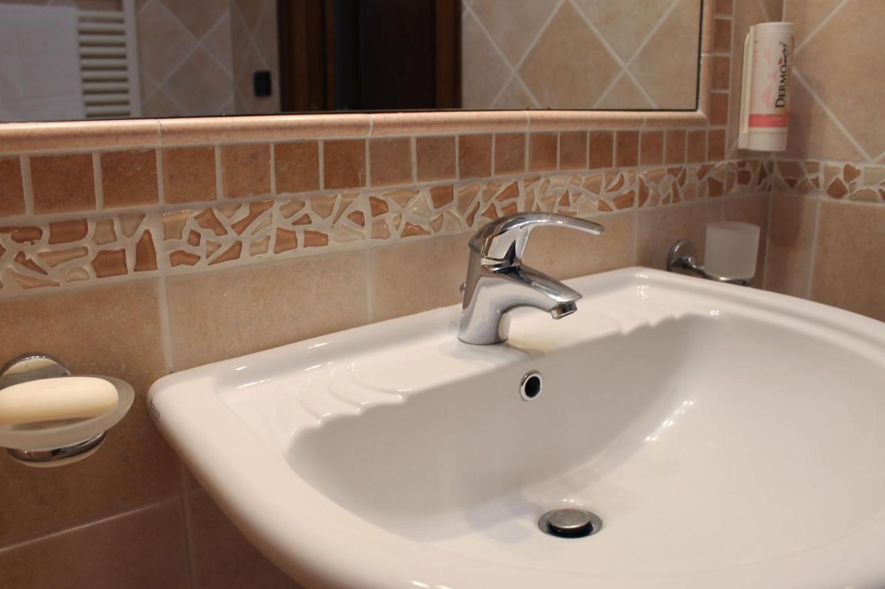 Casa Marinella Apartment อาเจโรลา ภายนอก รูปภาพ