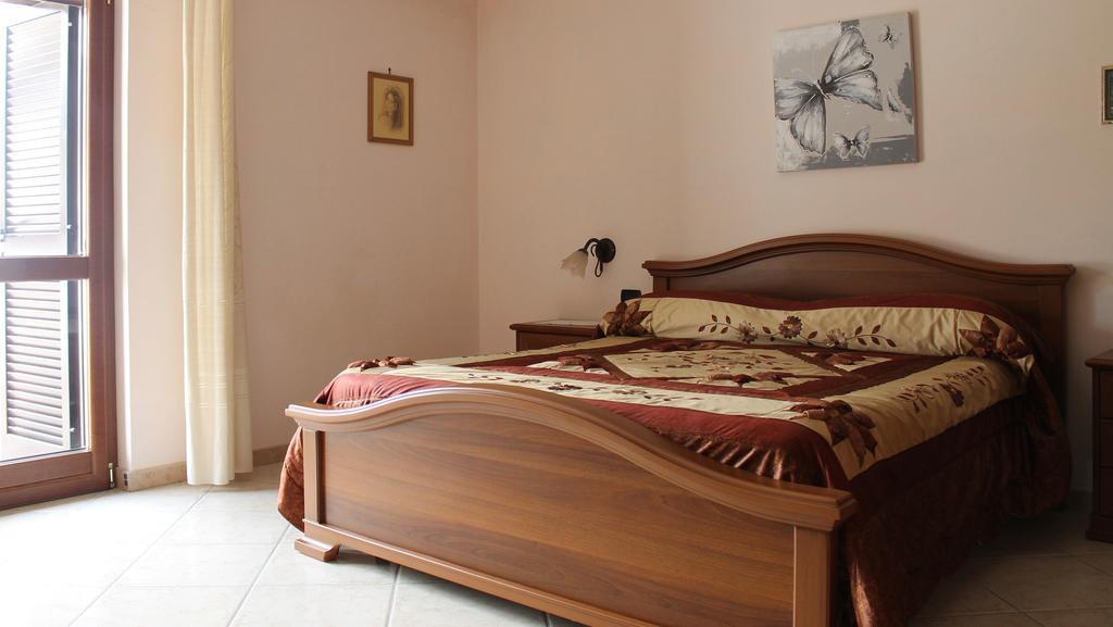 Casa Marinella Apartment อาเจโรลา ภายนอก รูปภาพ