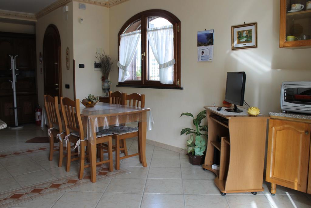Casa Marinella Apartment อาเจโรลา ภายนอก รูปภาพ