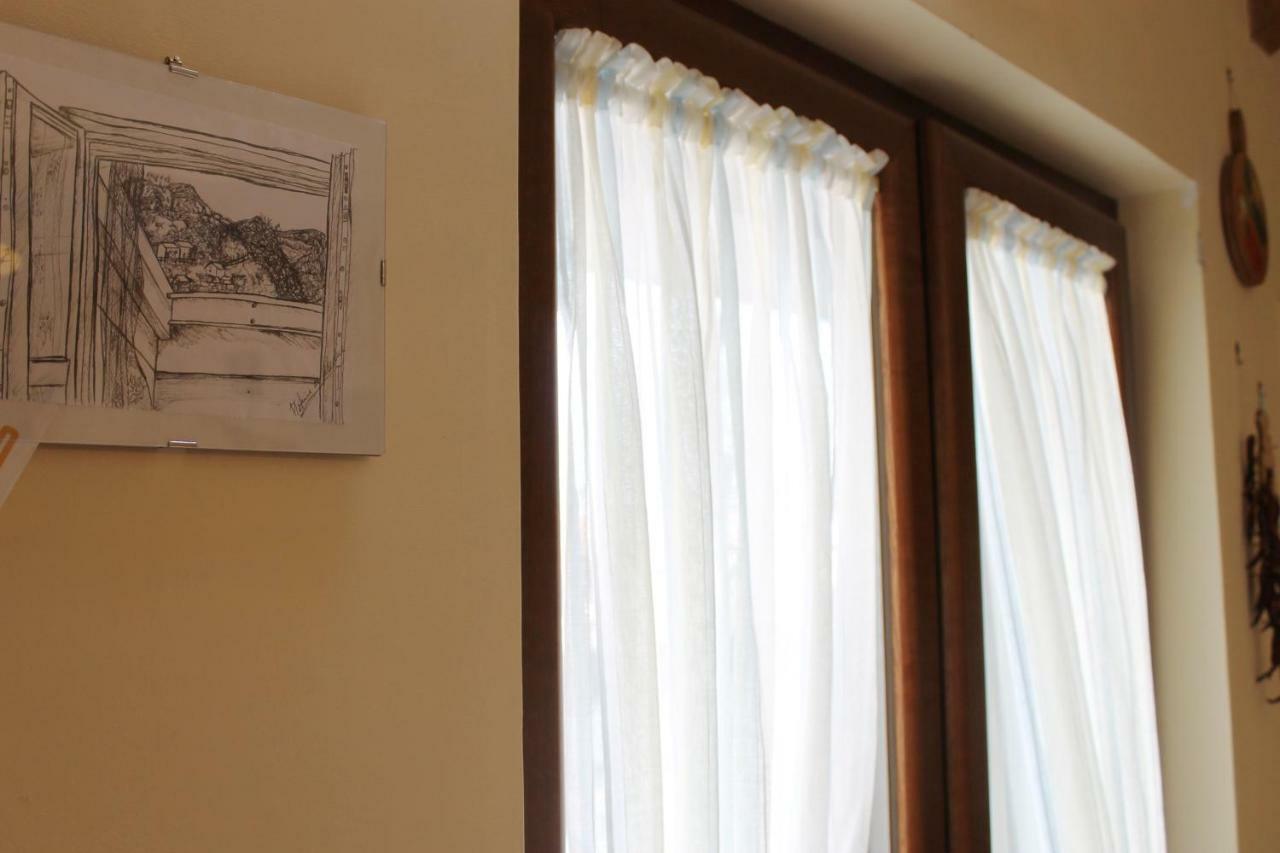 Casa Marinella Apartment อาเจโรลา ภายนอก รูปภาพ